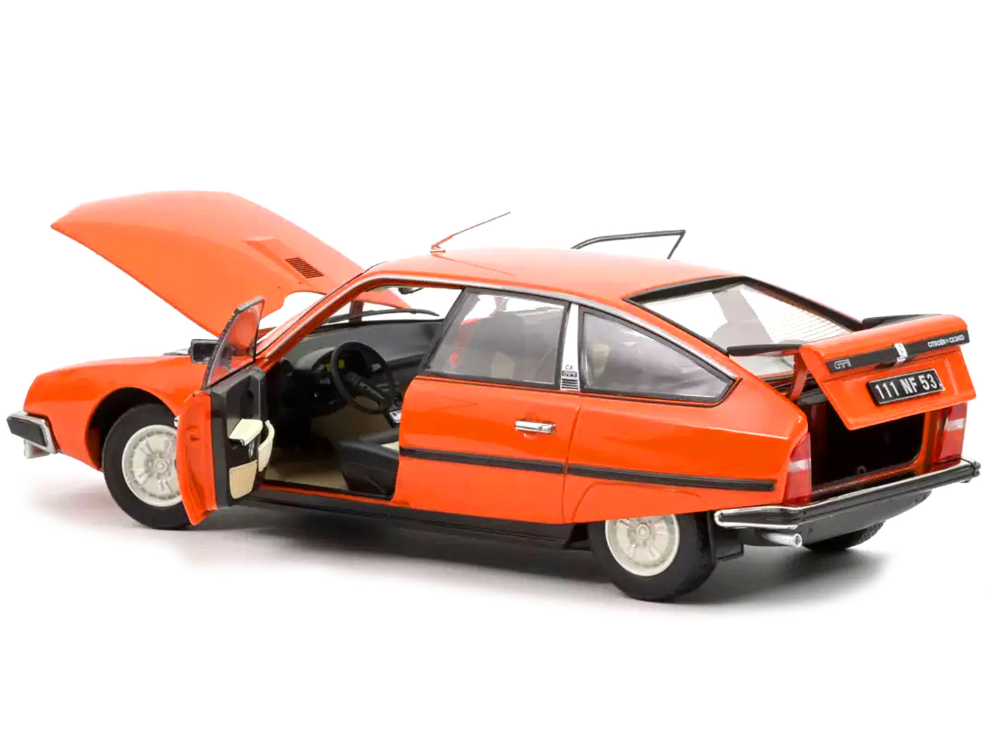Brand new 1/18 scale diecast car model of 1977 Citroen CX 2400 GTI Mandarine Orange die cast model car by Norev.
Brand new box.
Real rubbe