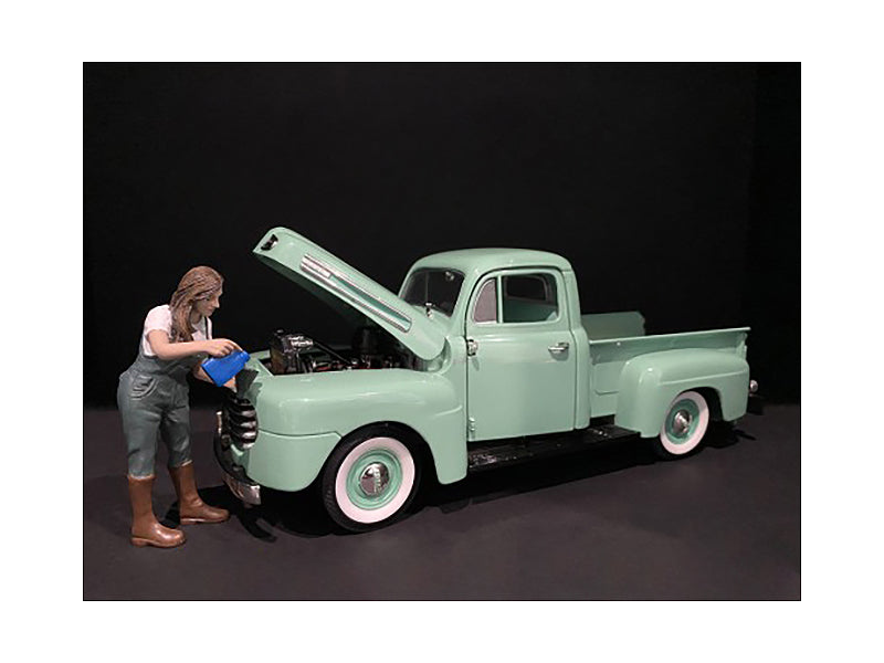 Kylie in T-Shirt Model Car Girls Figure