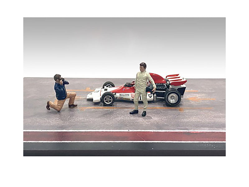 2 Piece Figurine Set of Diecast Model Race Day Crew Figure