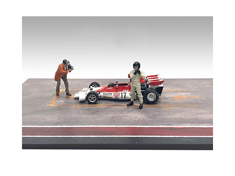 2 Piece Figurine Set of Diecast Model Race Day Crew Figure