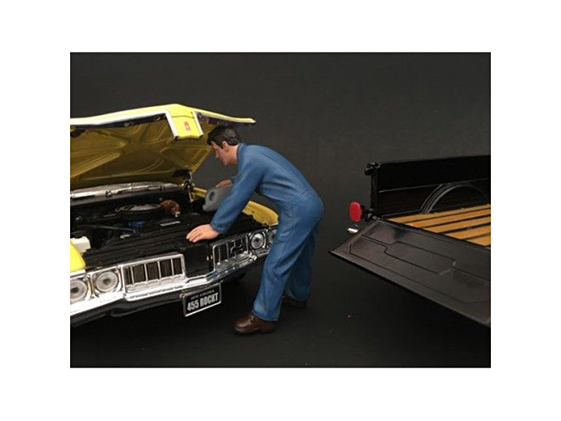 Brand new 1/18 scale of Mechanic Doug Filling Engine Oil Figurine for 1/18 scale models by American Diorama.
Comes in a blister pa