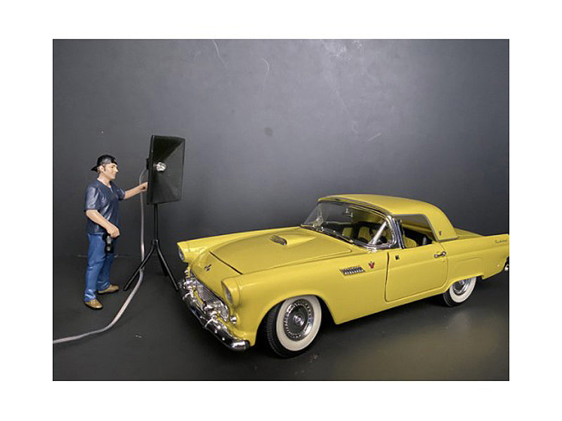 WeekendShow Figurine Model Car Show Figure
