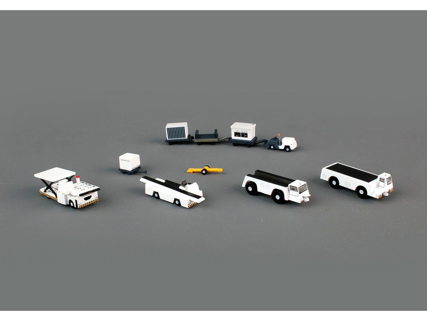 >Brand new diecast models of Airport Support Equipment Set of 10 pieces "Gemini 200" Series die cast models by GeminiJets.</li>
<