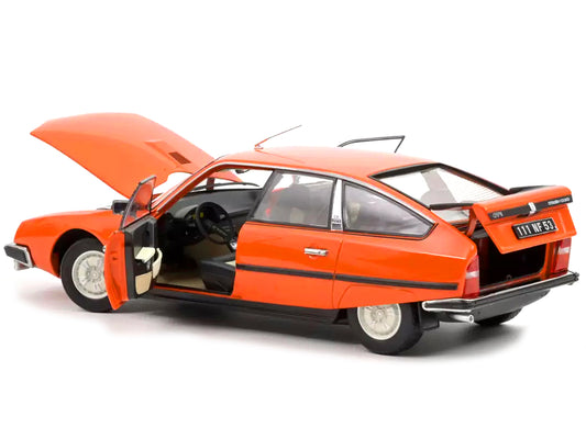 Brand new 1/18 scale diecast car model of 1977 Citroen CX 2400 GTI Mandarine Orange die cast model car by Norev.
Brand new box.
Real rubbe