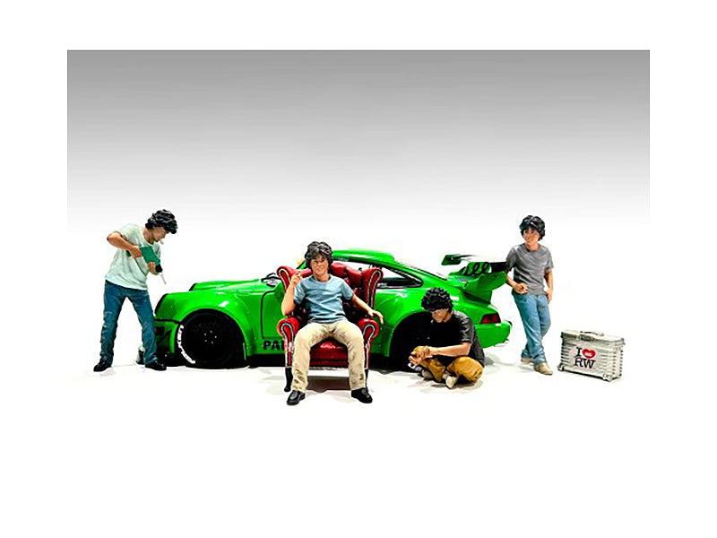 Brand new 1/18 scale of "RWB Legend Akira Nakai" 6 piece Figures and Accessories Set for&nbsp;1/18 scale models by American Diorama.
<