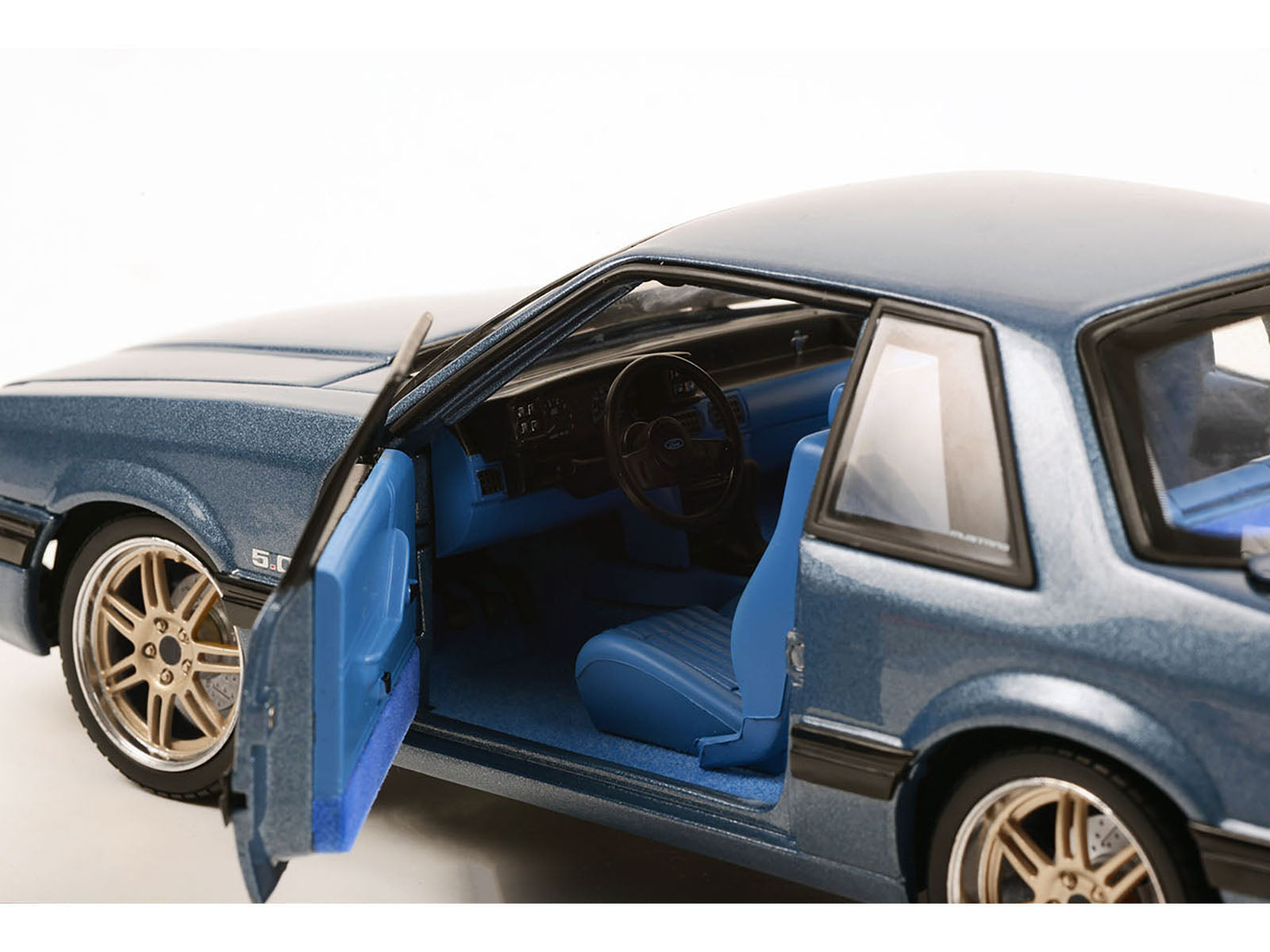 1989 Ford Mustang 5 Blue Diecast Model Car 