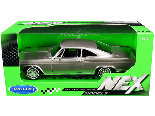 Brand new 1/24 scale diecast car model of 1965 Chevrolet Impala SS 396 Gray Metallic NEX Models die cast model car by Welly.
Brand new box.