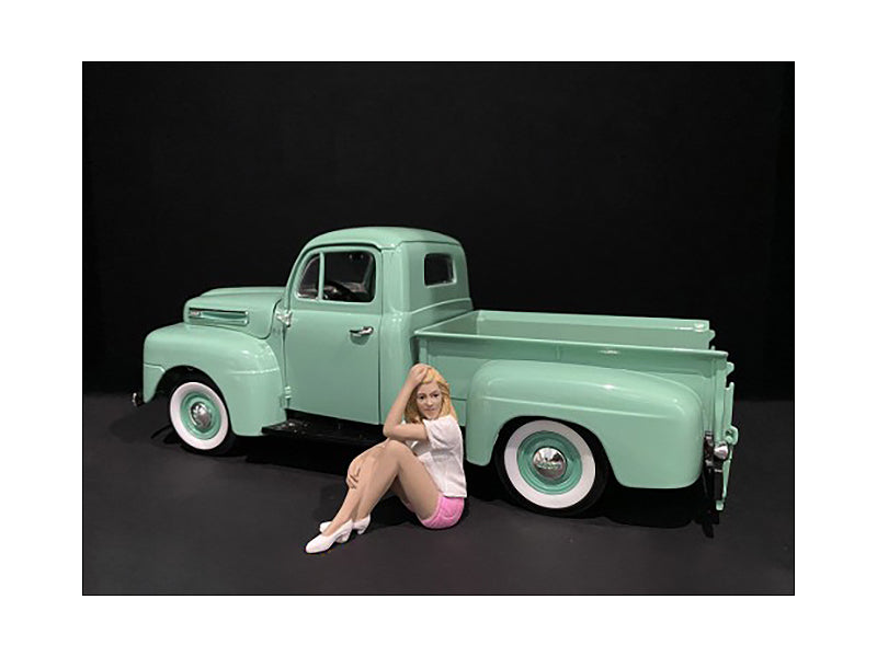 Madee in T-Shirt   Model Car Girls Figure 