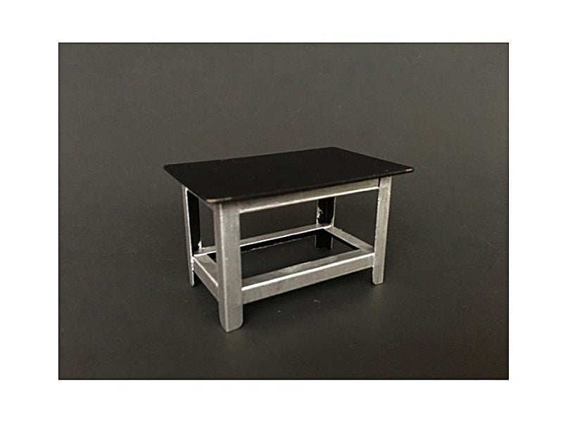 Brand new 1/18 scale of Metal Work Bench for 1/18 scale models by American Diorama.
Brand new box.
<strong>Comes in a 