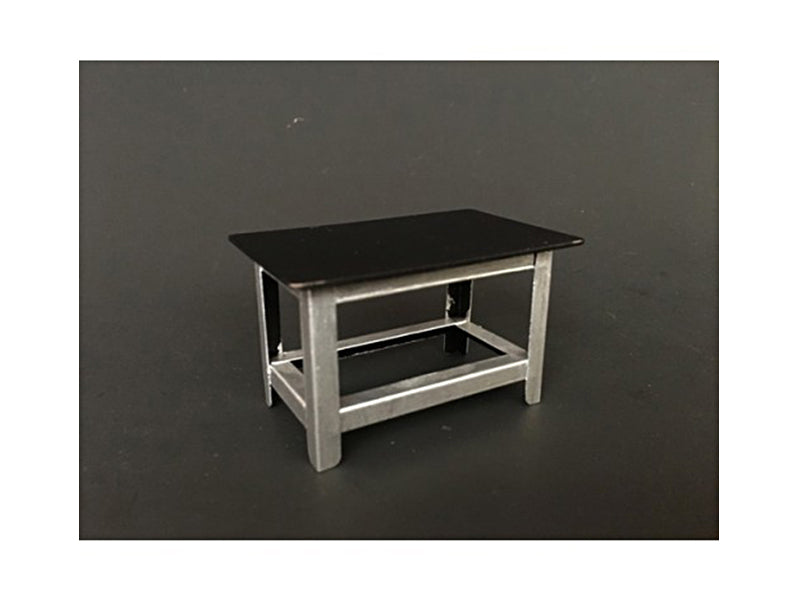 Metal Work Bench For 1:24 Scale Models by American Diorama.
Comes in a color box.
Approximate dimensions: L-2.5, H-1.5