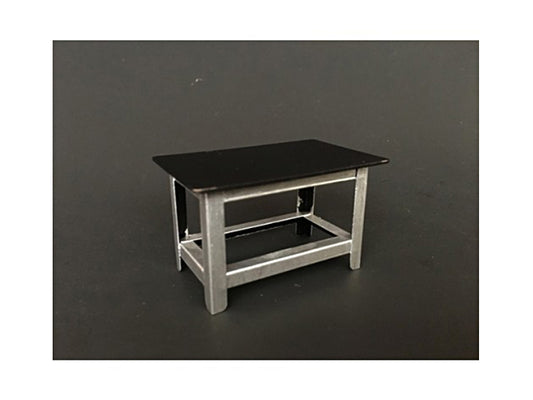 Metal Work Bench For 1:24 Scale Models by American Diorama.
Comes in a color box.
Approximate dimensions: L-2.5, H-1.5