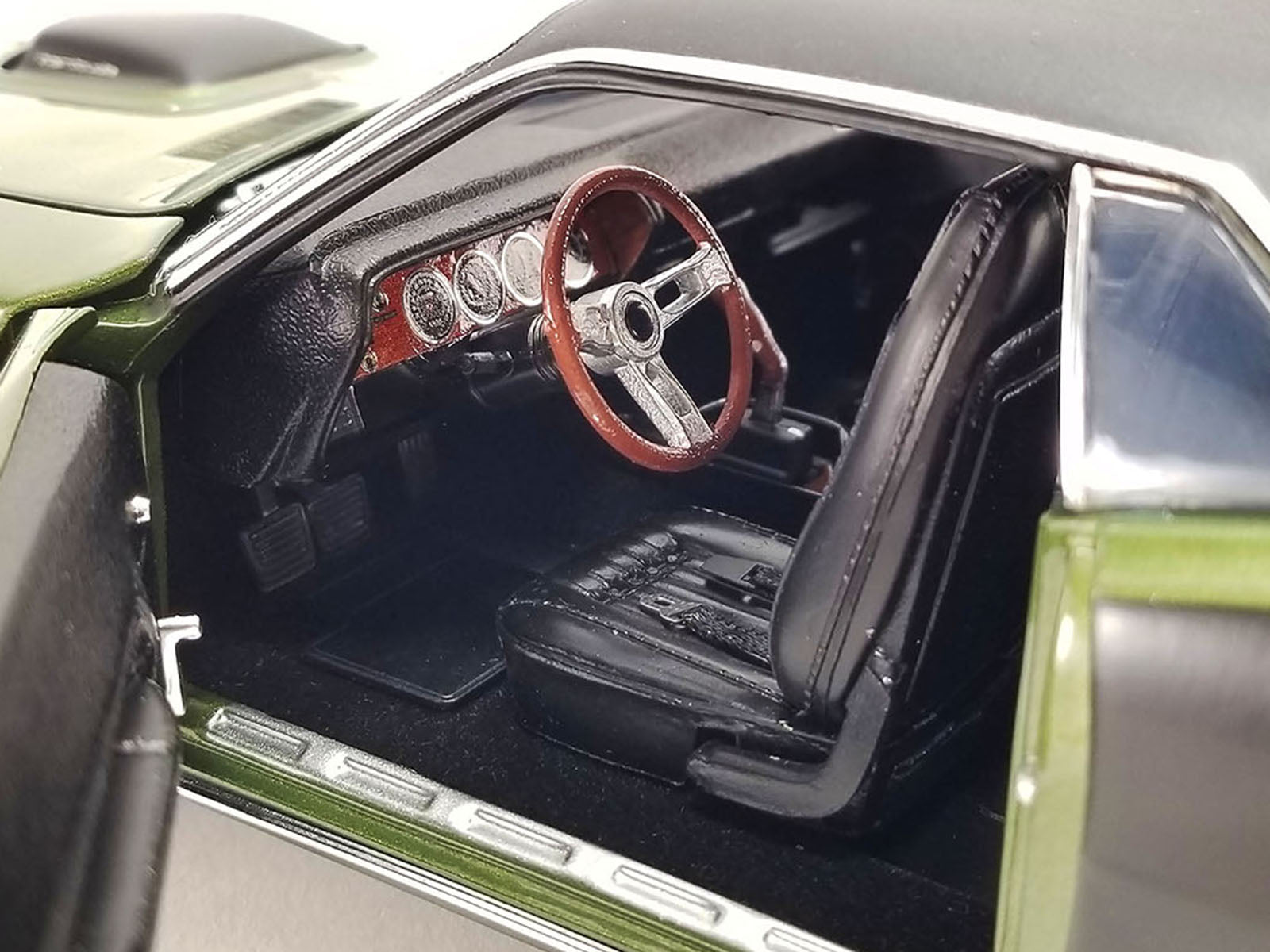 1971 Plymouth Hemi Barracuda Green Diecast Model Car 
