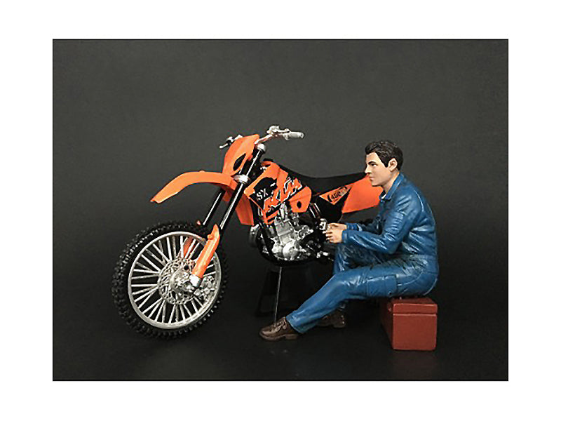 Brand new 1/12 scale of Mechanic Michael Figurine for 1/12 Scale Motorcycle Models by American Diorama.
 Comes in a color box.