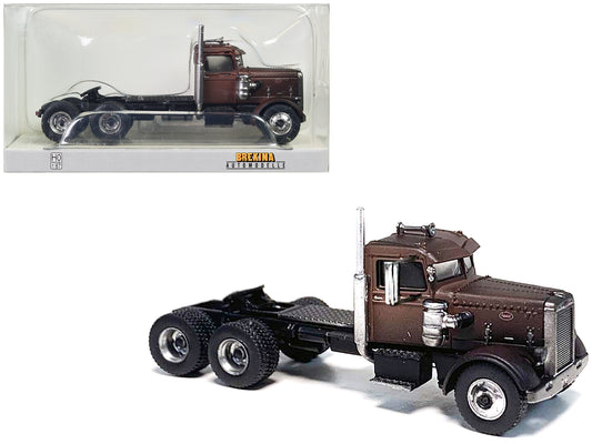 Brand new 1/87 HO scale plastic car model of 1955 Peterbilt 281 Truck Tractor Rusted plastic model car by Brekina.
Brand new box.
True-to-
