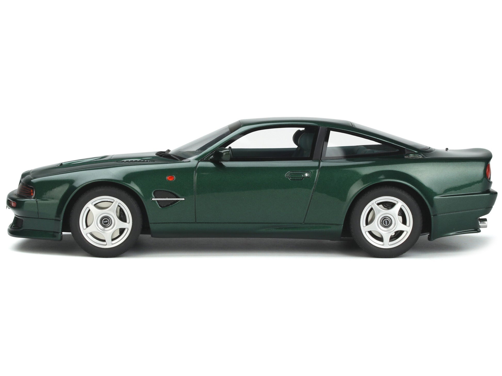 Brand new 1/18 scale car model of Aston Martin VE Vantage Le Mans Dark Green model car by GT Spirit.
Brand new box.
Re